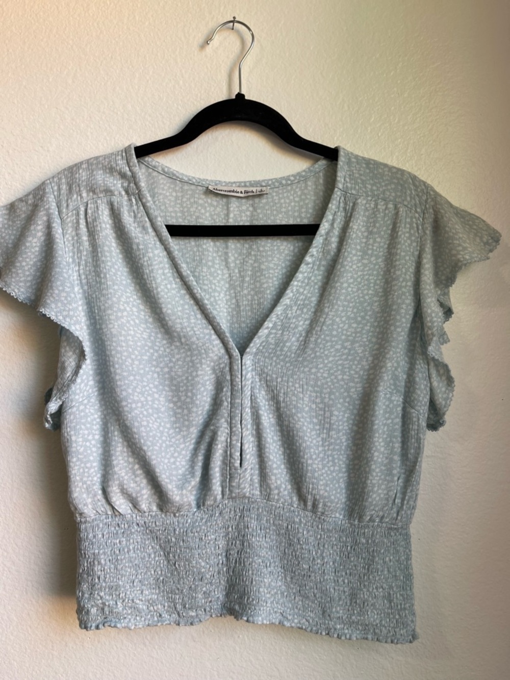 Abercrombie & Fitch Pale Blue Flutter Sleeve V-Neck Blouse Size L